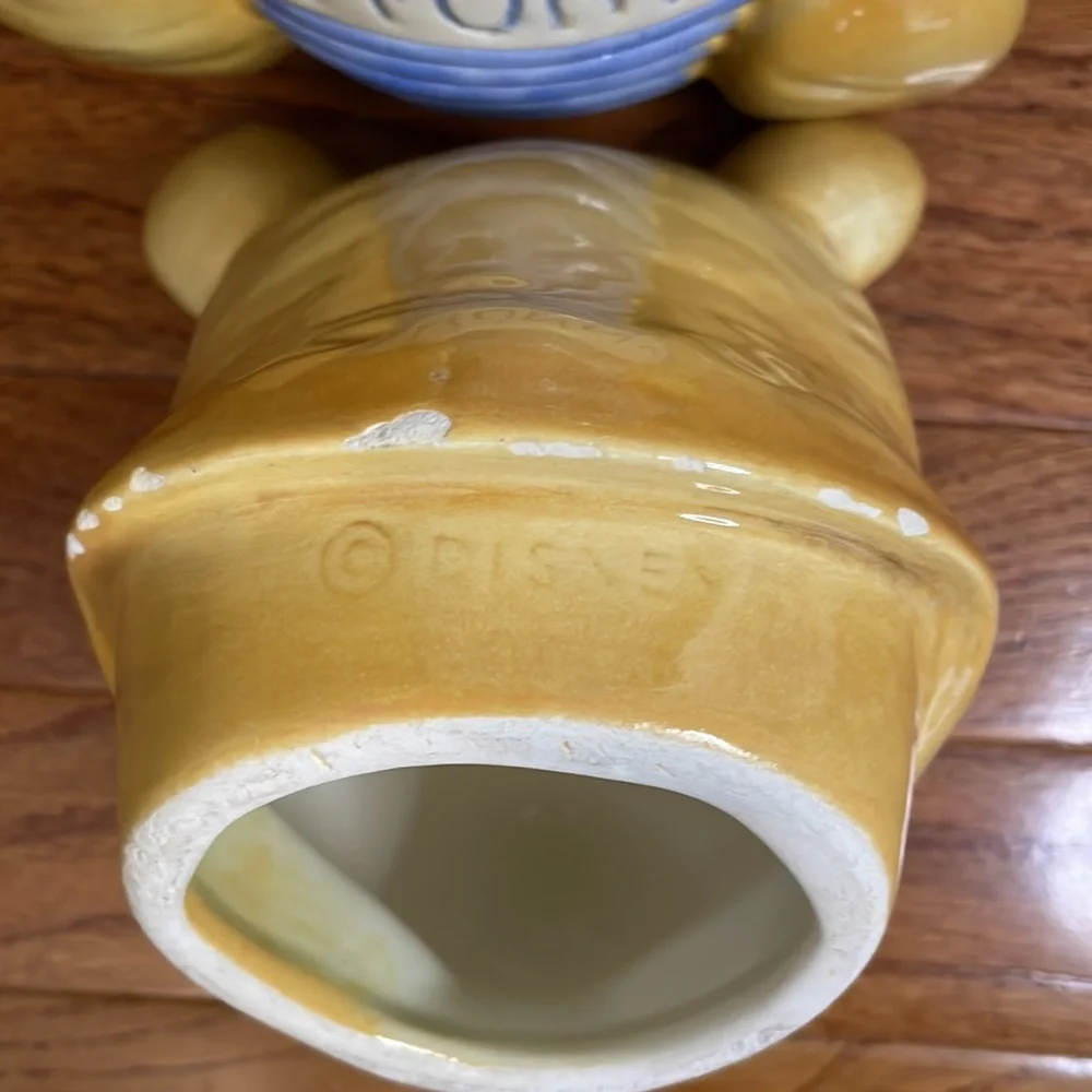 WINNIE‎ THE POOH Ceramic Cookie Jar. Vintage